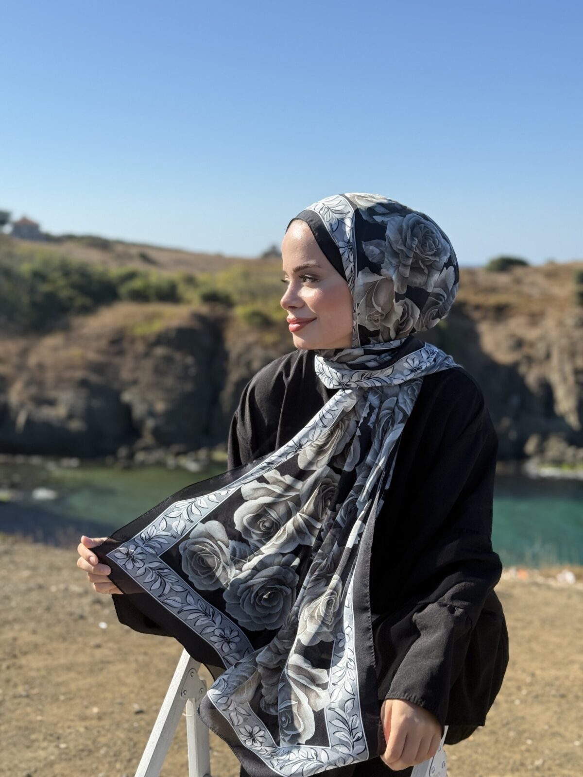 Rose Desen Hint İpeği Şal - Siyah