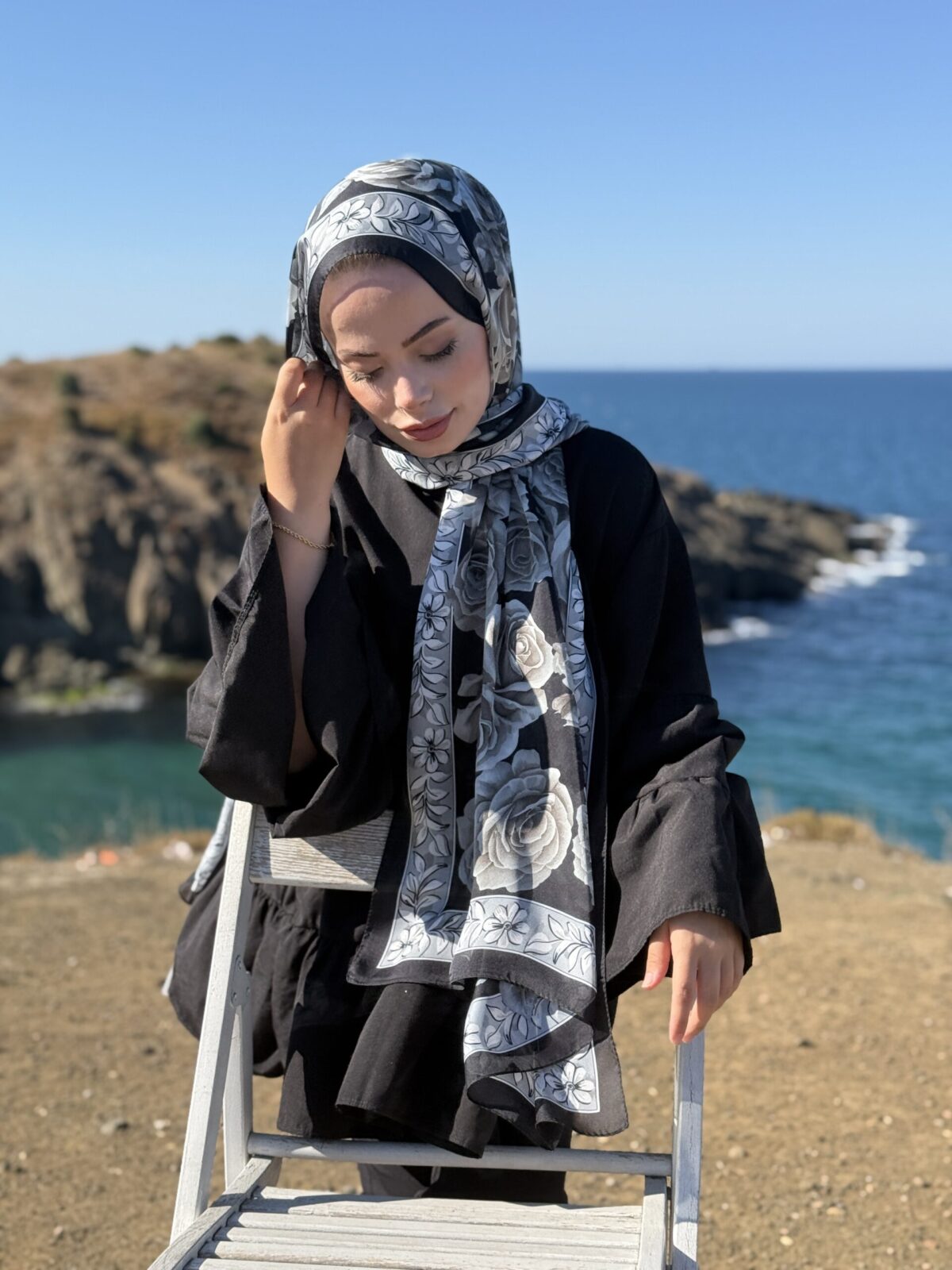 Rose Desen Hint İpeği Şal - Siyah